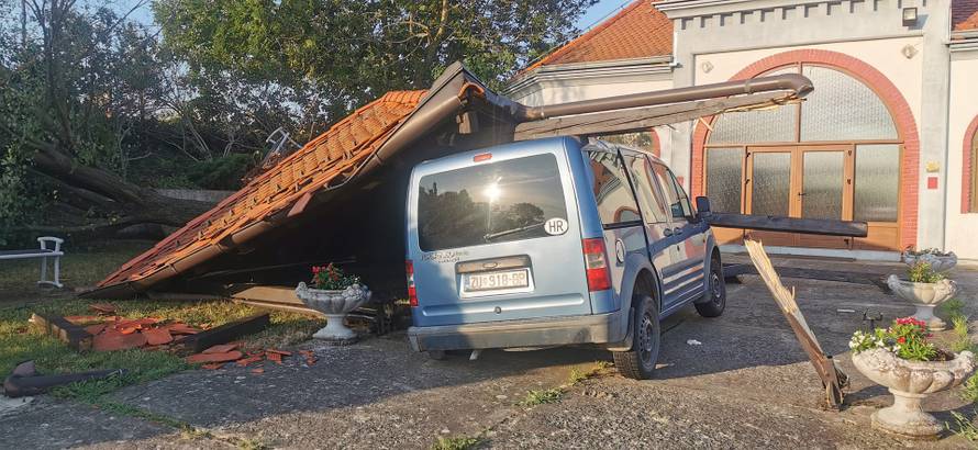 'Primili smo kući stradale nakon potresa, a nas su svi zaboravili. Tu ljudi danima jedu stari kruh'