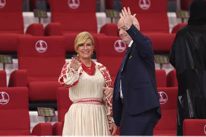 KATAR 2022 - Kolinda Grabar Kitarović u narodnoj nošnji na utakmici Hrvatska - Kanada