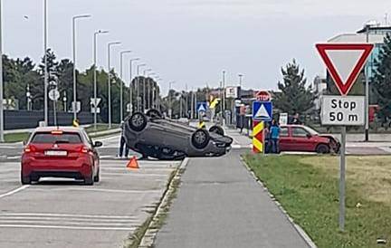 Sudar u Velikoj Gorici, jedan automobil je zavrio na krovu