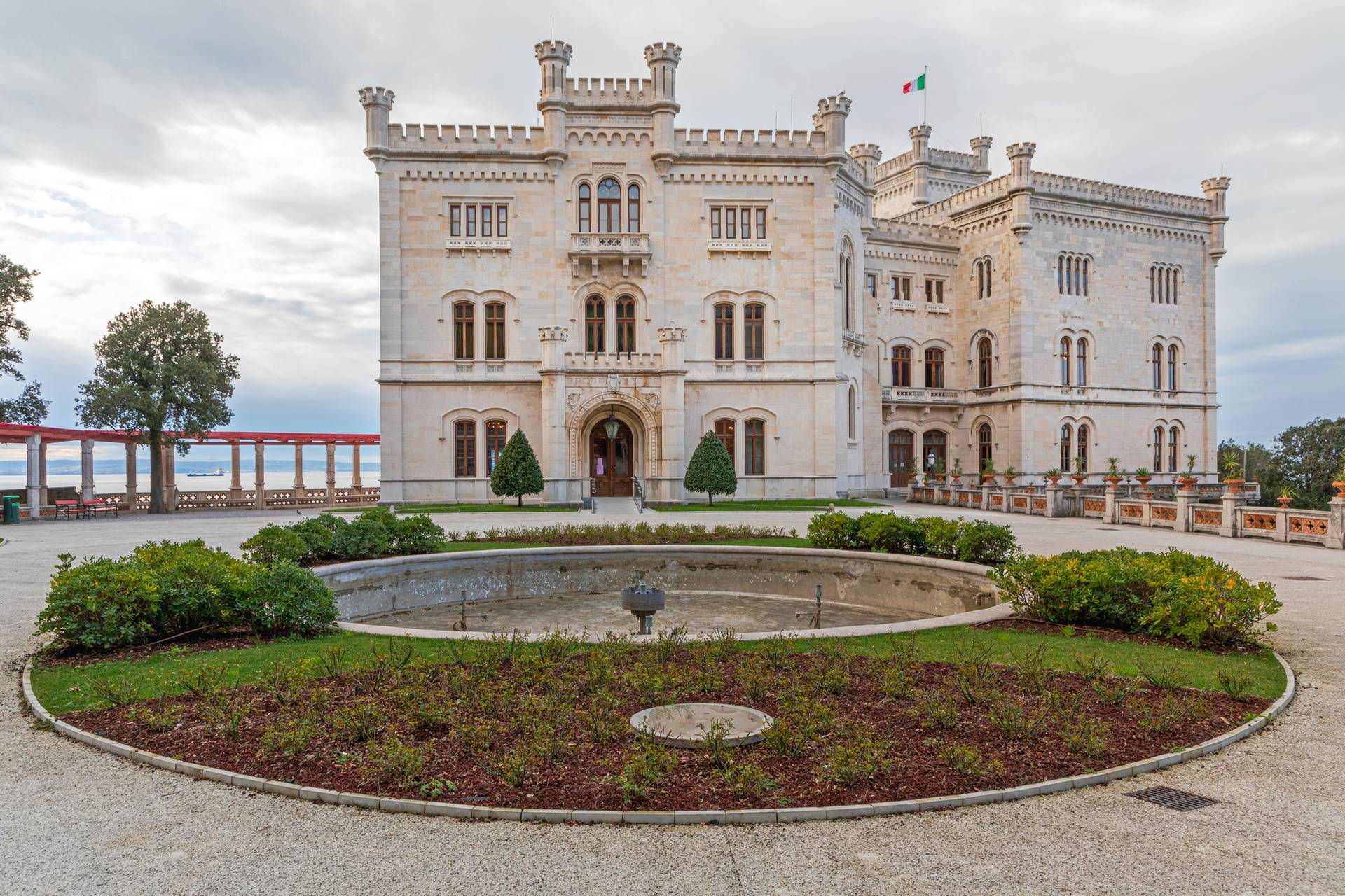 Idilični zimski izleti: Klizanje na Bledu, spa na otvorenom u Mađarskoj, vožnja špiljom...