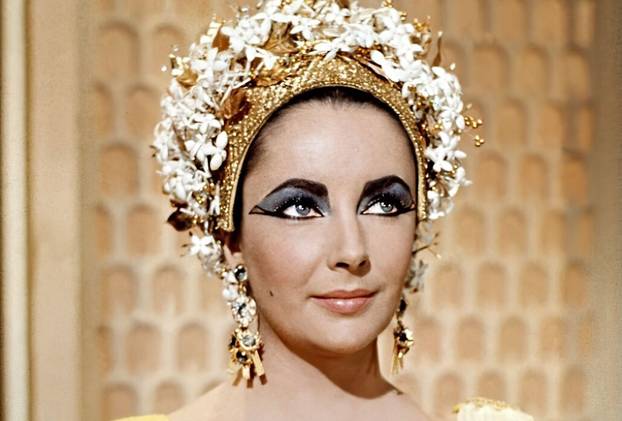 Elizabeth Taylor as Cleopatra - Promotional Movie Picture