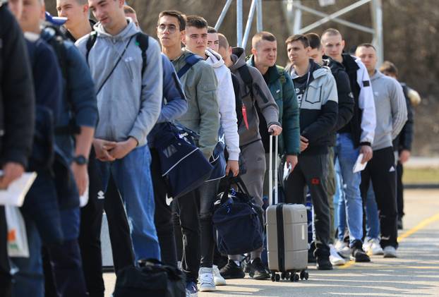 Ministar Anušić i general Kundid na prvom danu TVO-a na Slunju