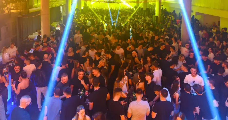 FOTO Tisuće splitskih studenata slušalo je 'princa dijaspore' i bivši Thompsonov bend...