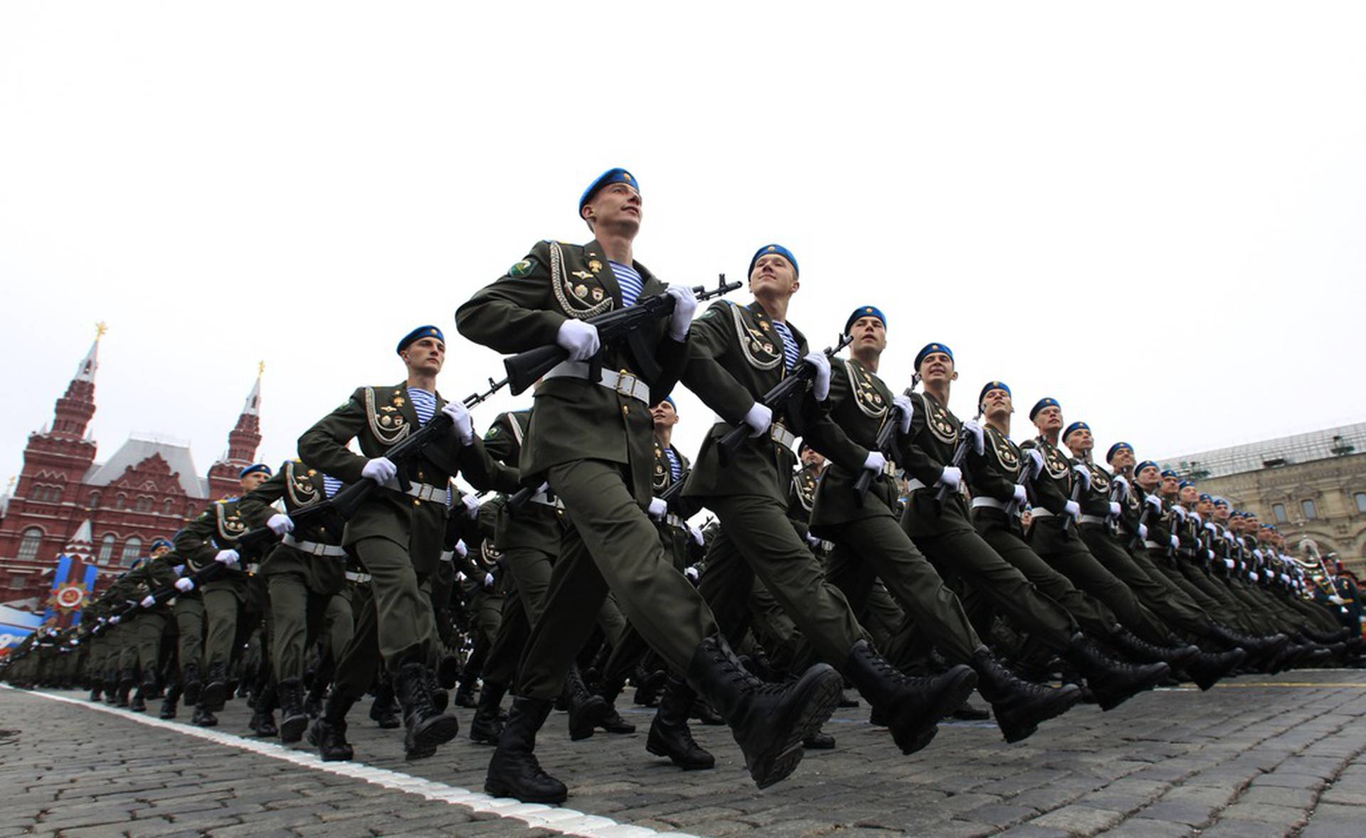 Будет ли военный парад. Парад Победы 2012 в Москве. Парад Победы 2012 года на красной площади. Парад Победы ветераны маршируют красная площадь. Парад на красной площади 9 мая 2012 года.