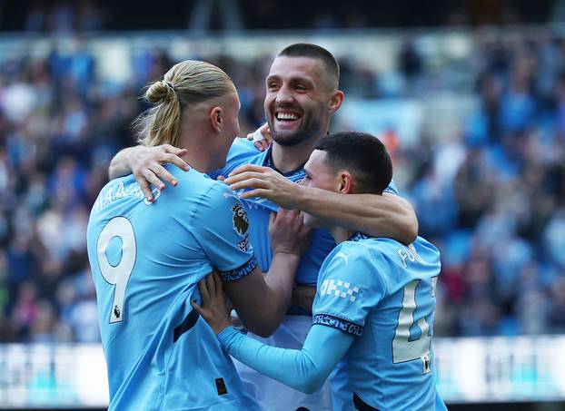 Premier League - Manchester City v Fulham