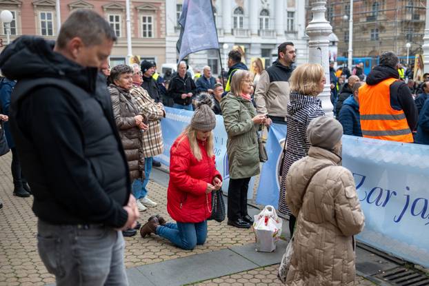 Muška molitva krunice svake prve subote u mjesecu na glavnom zagrebačkom trgu