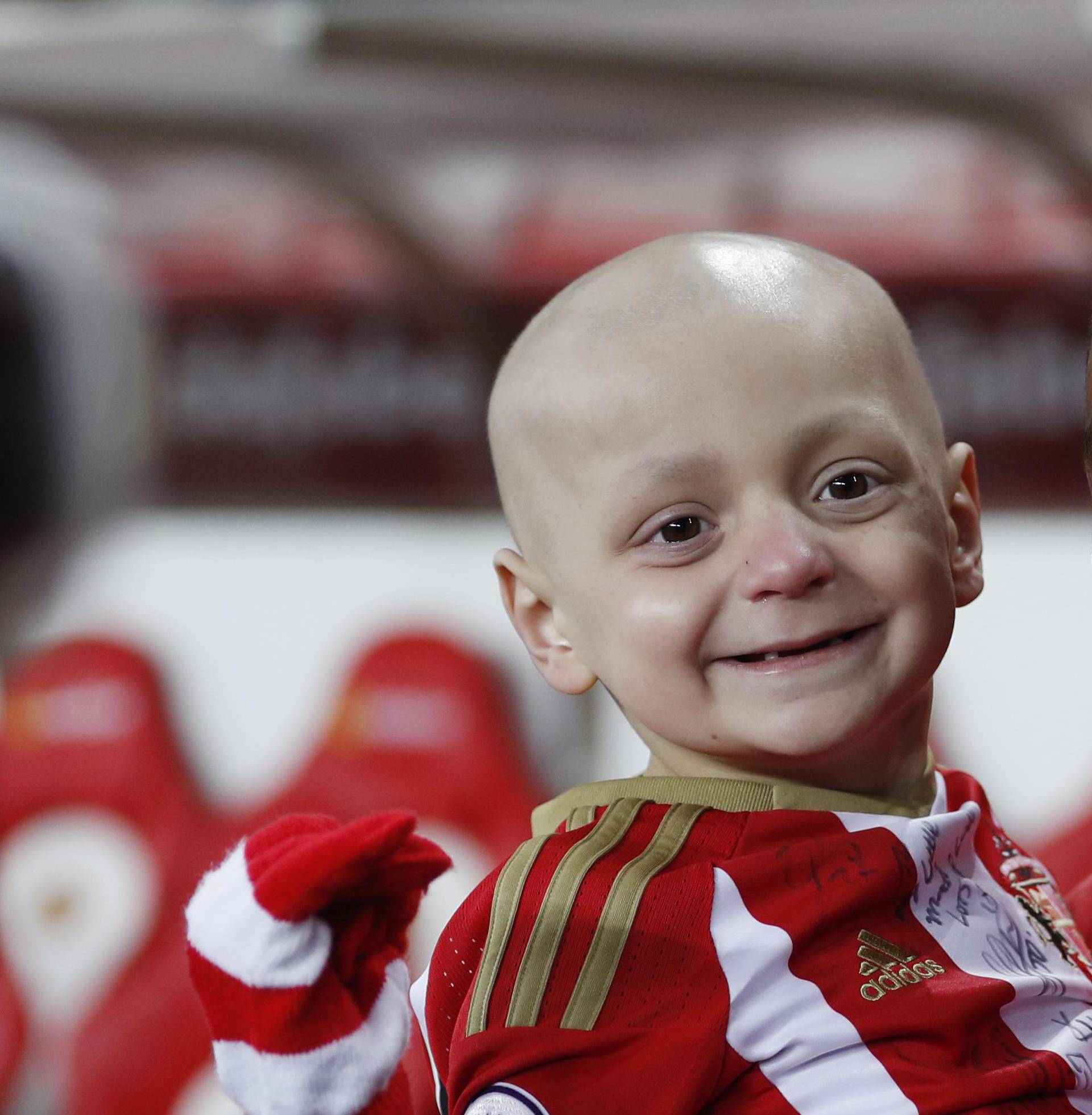 Sunderland's Jermain Defoe and mascot Bradley Lowery pose for a photo before the game