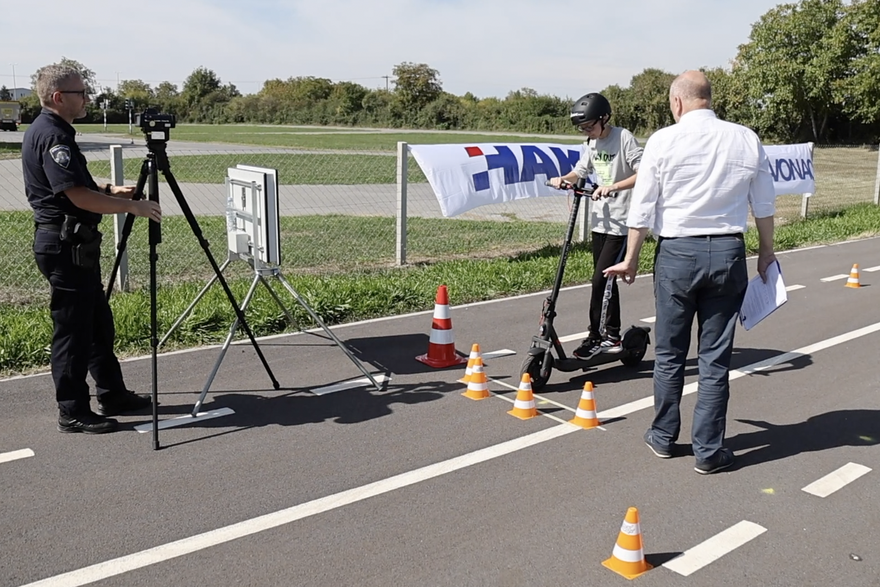 Učenici u Osijeku dobili su poduku kako sigurno voziti električni romobil