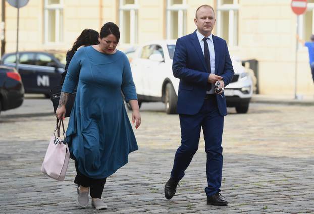 Zagreb: Dolazak zastupnika i budućih ministara na sjednicu Sabora