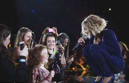 Da vam suza krene: Beyonce je pjevala sa slijepom Sophie