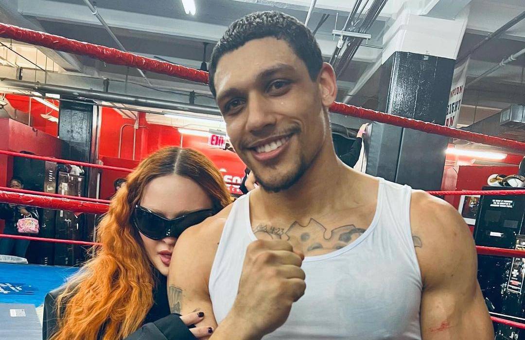 Madonna potvrdila vezu s 35 godina mlađim boksačem, objavila selfie na kojem se ljube