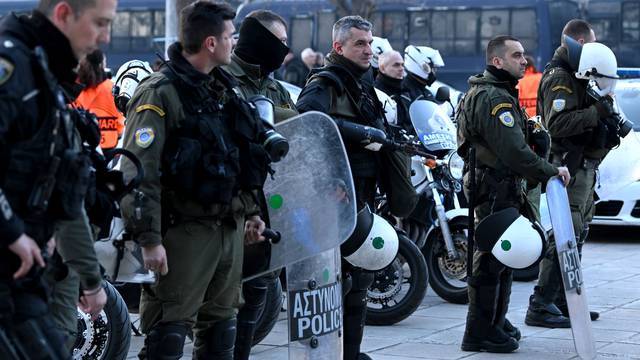 Solun: Policija ispred stadiona uoči početka utakmice PAOK i Dinamo u 1/8 finala UEFA Konferencijske lige