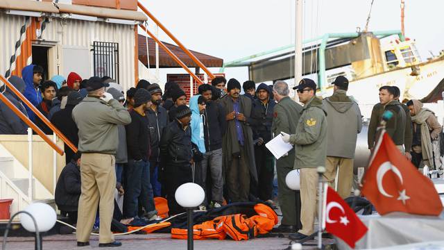 Za sad je mirno: 202 izbjeglice s dva broda su vratili u Tursku