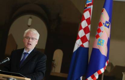 Josipović: 18. studeni je dan za jednu kolonu i jedno srce