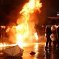 FOTO Prosvjednici i policija u &zcaron;estokim sukobima u Tirani: Letjeli Molotovljevi i kamenje