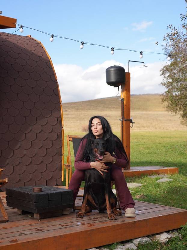 FOTO Vatrena crnka Anamaria zapalila mreže: Pogledajte njezinu besprijekornu figuru