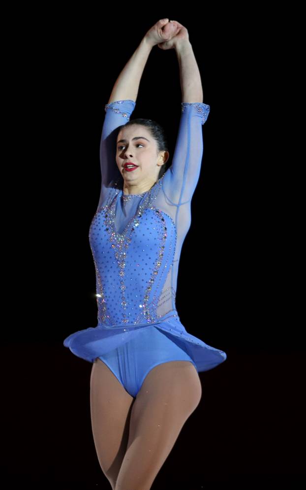 Zagreb: Predsjednica Grabar-Kitarović sa surugom Jakovom bodrila kćer na reviji pobjednika