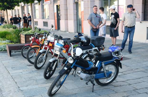 Sisak: Oldtimer klub Sisak organizirao 7. Tomos susret
