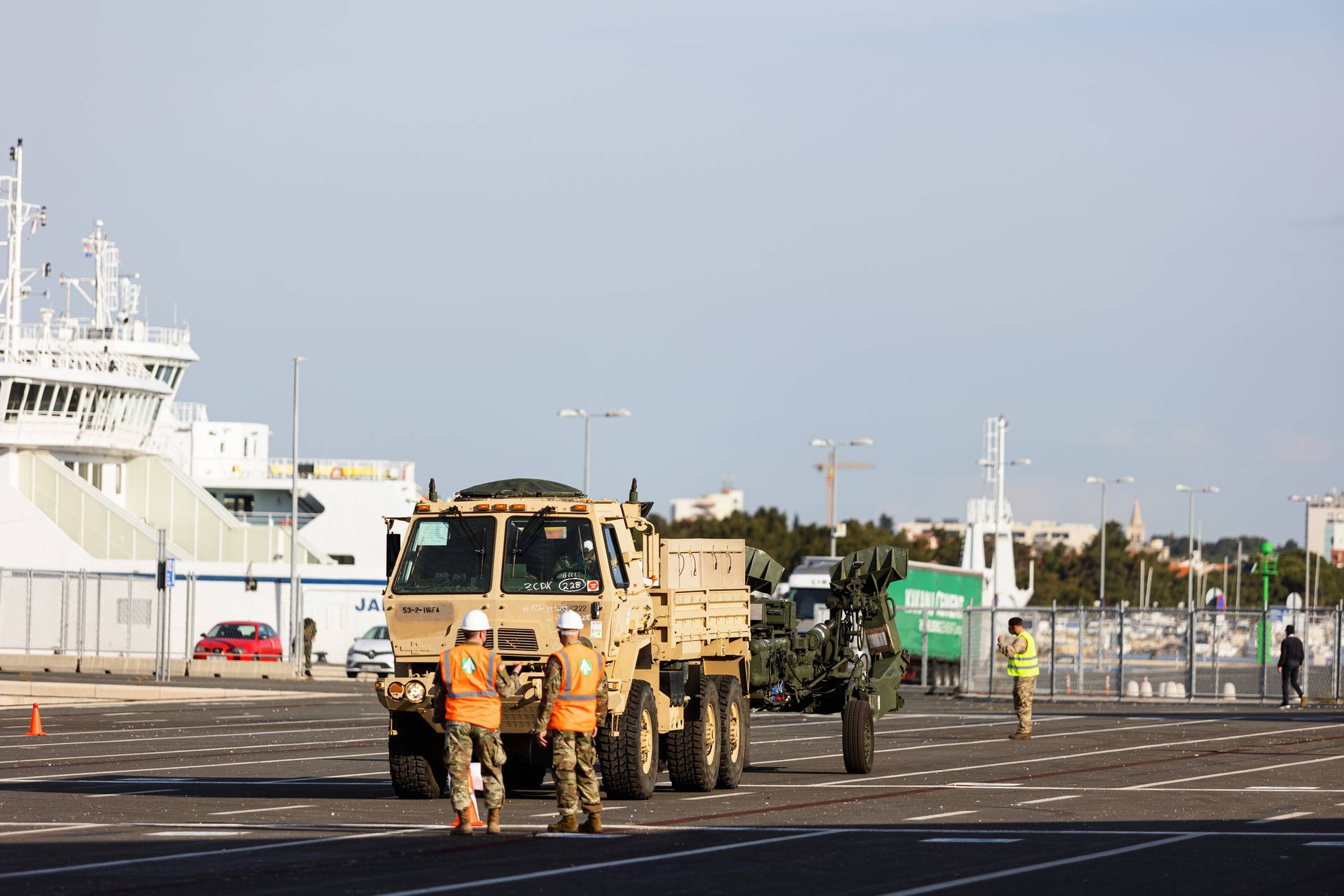 Zadar: U luku Gaženica stigla američka vojna oprema za vježbu Immediate Response 21