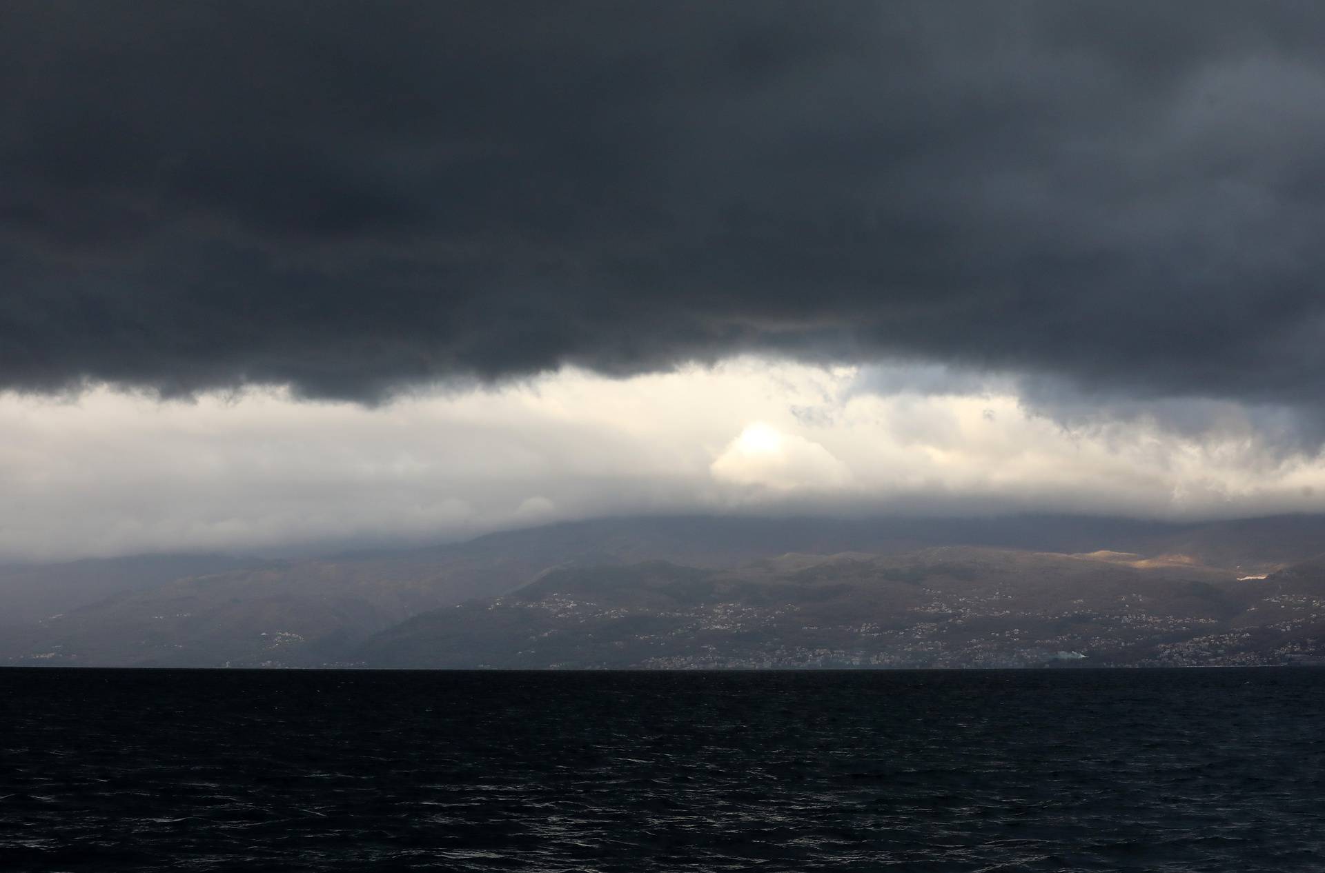Rijeka: Tamni oblaci nad Kvarnerom