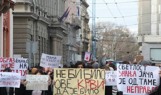 GALERIJA Studenti u Beogradu na 15 minuta blokirali promet