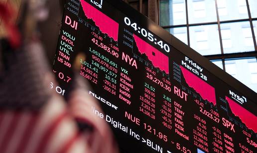 Američke burze opet u minusu, tehnološki divovi u padu uoči novih carina koje uvodi Trump