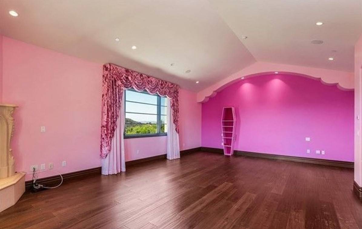 Slavni YouTuber prodao vilu za 21 mil. kuna: Trezor mu je čuvao zaštitar, a svi zidovi su ružičasti