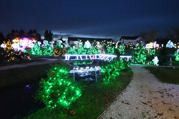 Magično Božićno blagdansko imanje obitelji Salaj zabljesnulo je u punom sajaju