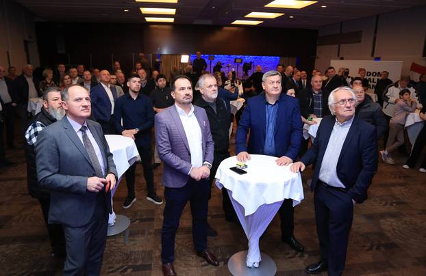 Zagreb: Izborni stožer predsjedničke kandidatkinje Branke Lozo u hotelu Aristos