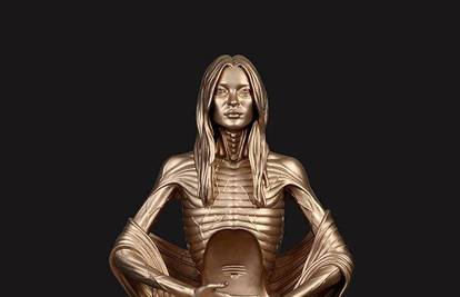 Brončana Kate Moss u raznim joga položajima