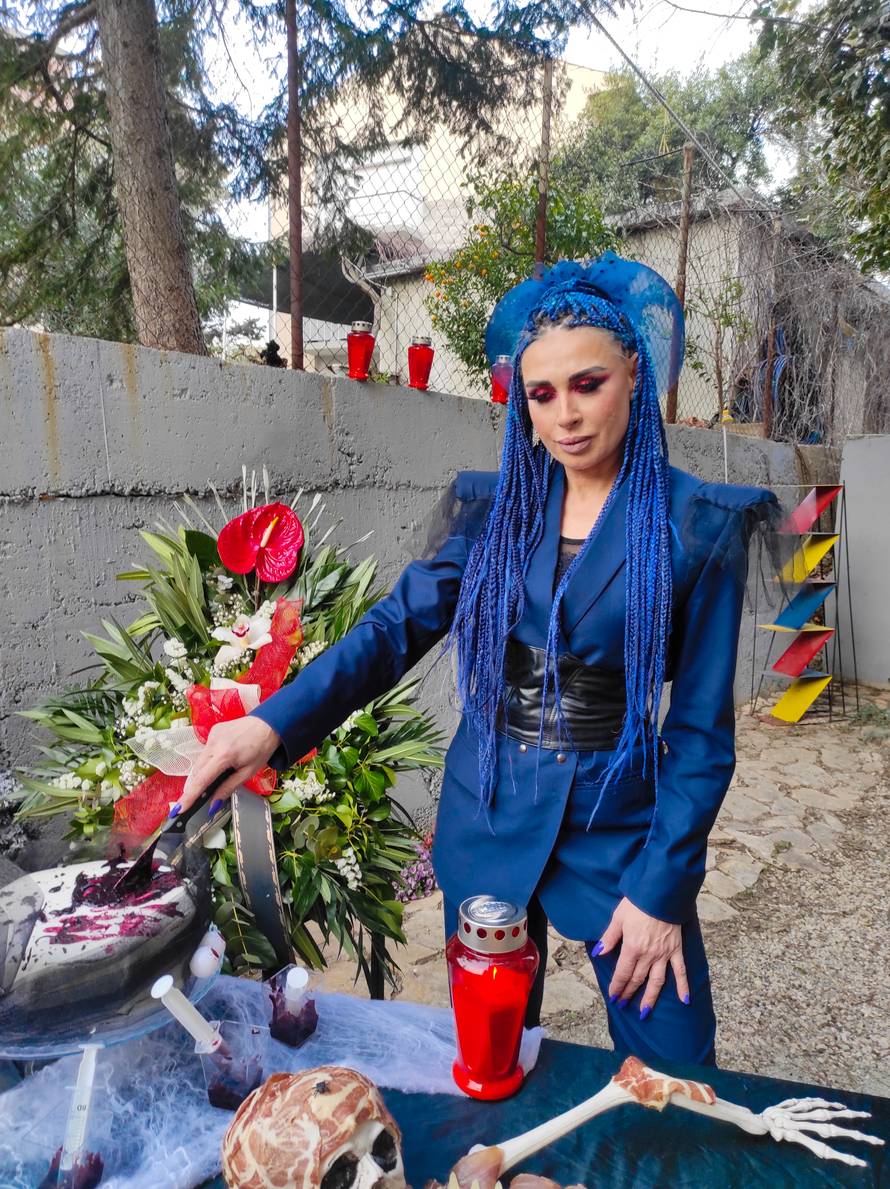 'Vampirica' Olja postala časna: Križala se pa skakutala s jajima