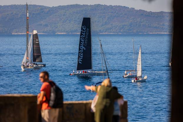 Split:  Pogled sa Sustipana na start Mrduljske Regate