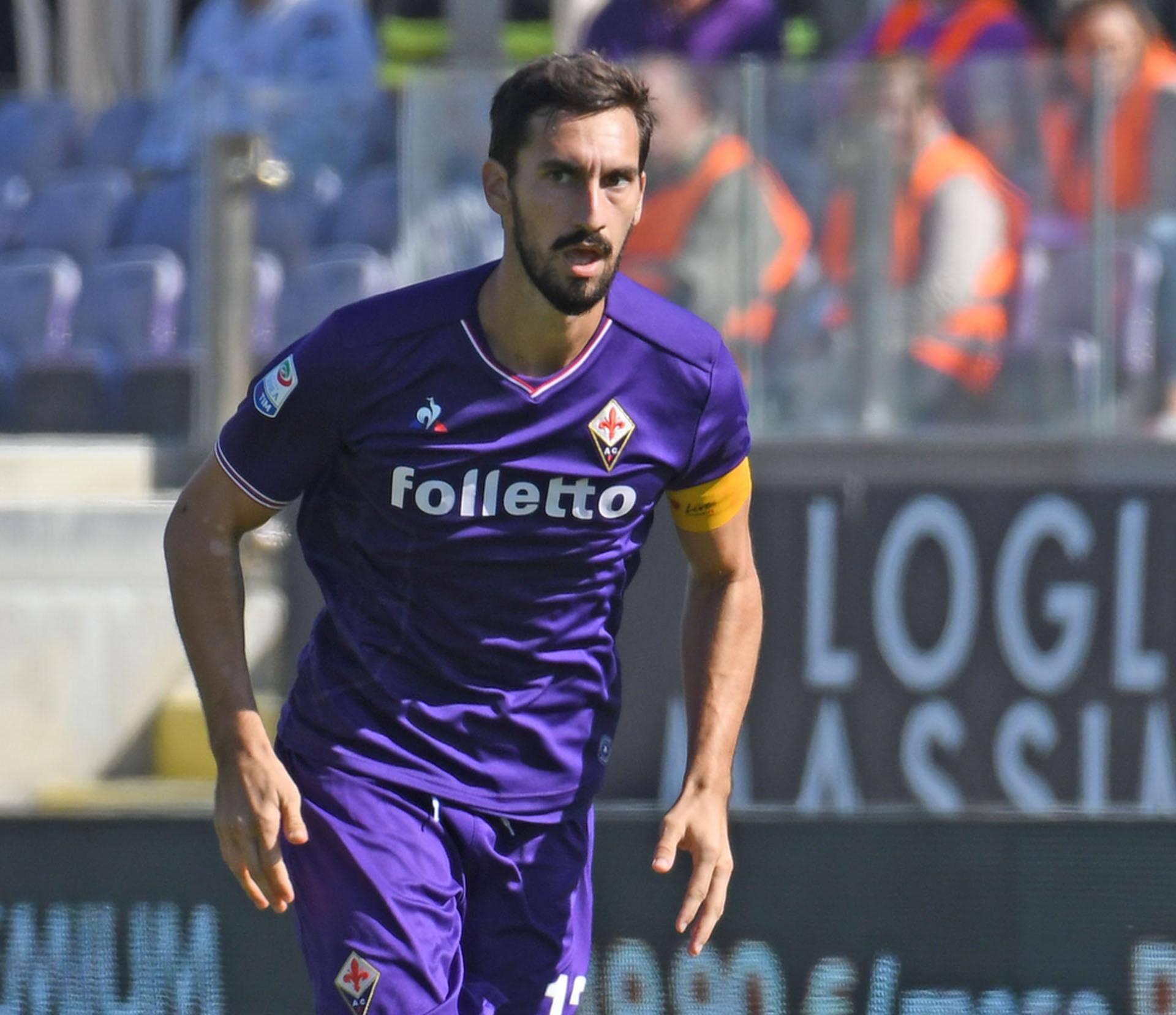 Firenze, Sciarpe e Fiori allo Stadio Artemio Franchi per la morte del calciatore Davide Astori