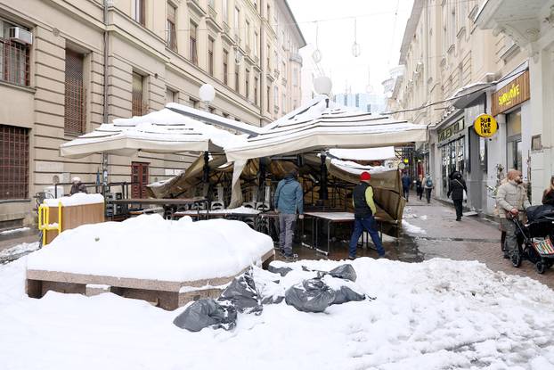 Zagreb: Pod teretom snijega urušila se tenda kafića u Bogovićevoj