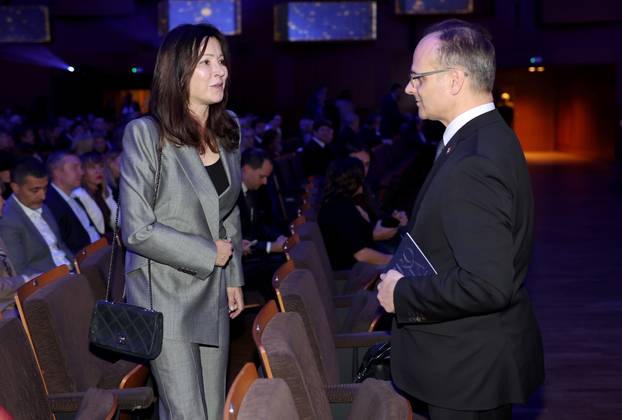 Zagreb: Brojni poznati na Božićnom gala koncertu Croatia osiguranja "Croatia povezana pjesmom" u KD Lisinski