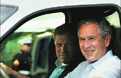 George Bush vozio bez pojasa i prekršio zakon