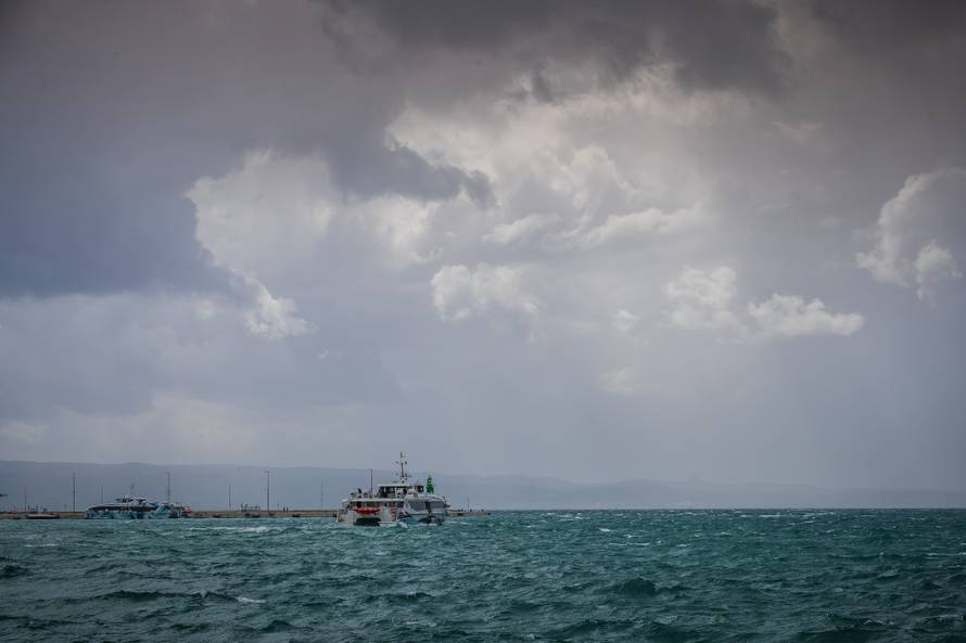 Split: Orkansko jugo potopilo rivu te stvaralo probleme u pomorskom prijevozu