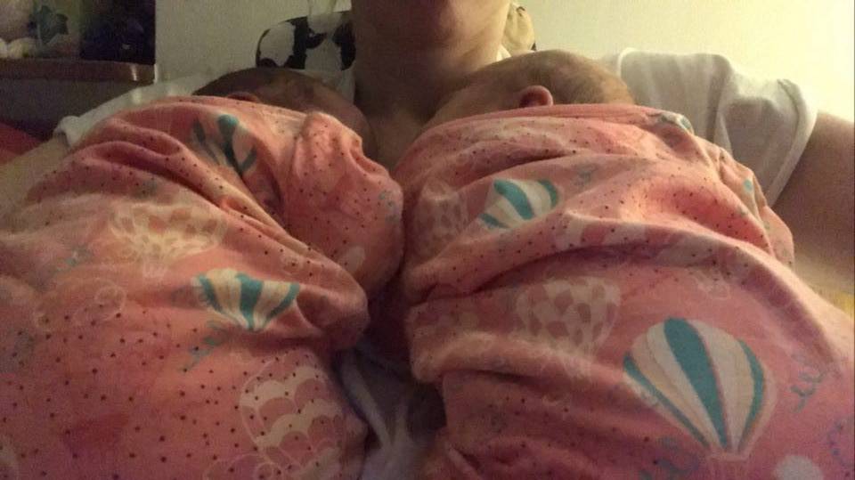 Elin Kostelić i blizanke stigle kući: Ležale na mami u pidžami