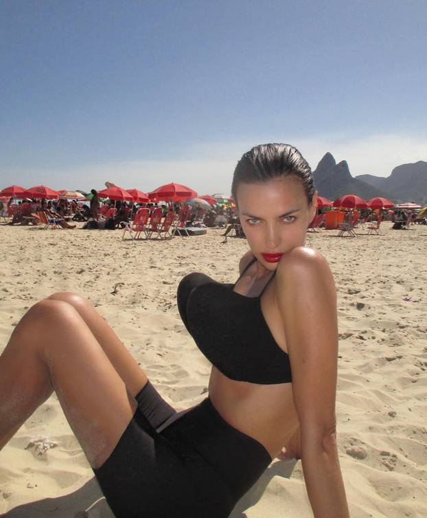 FOTO Ronaldova bivša šokirala izgledom na crvenom tepihu