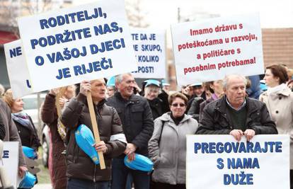 Učitelji prosvjeduju treći dan: Protive se Pravilniku o normi