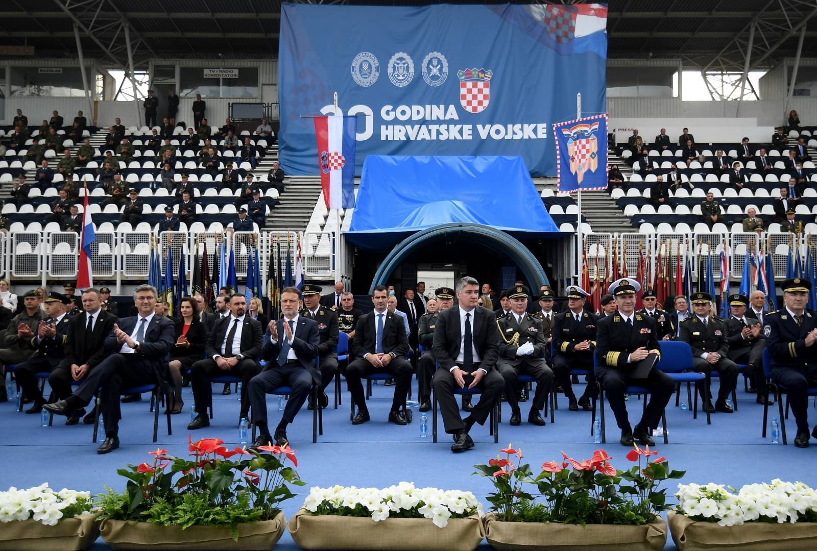 Svečano postrojavanje pripadnika Oružanih snaga RH na stadionu u Kranjčevićevoj