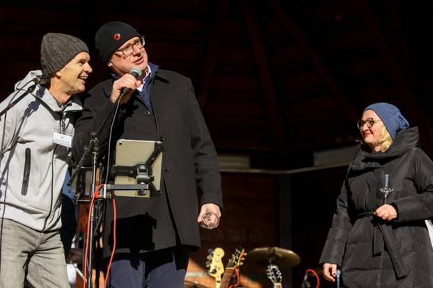 Doček Nove godine u podne u centru Fužina