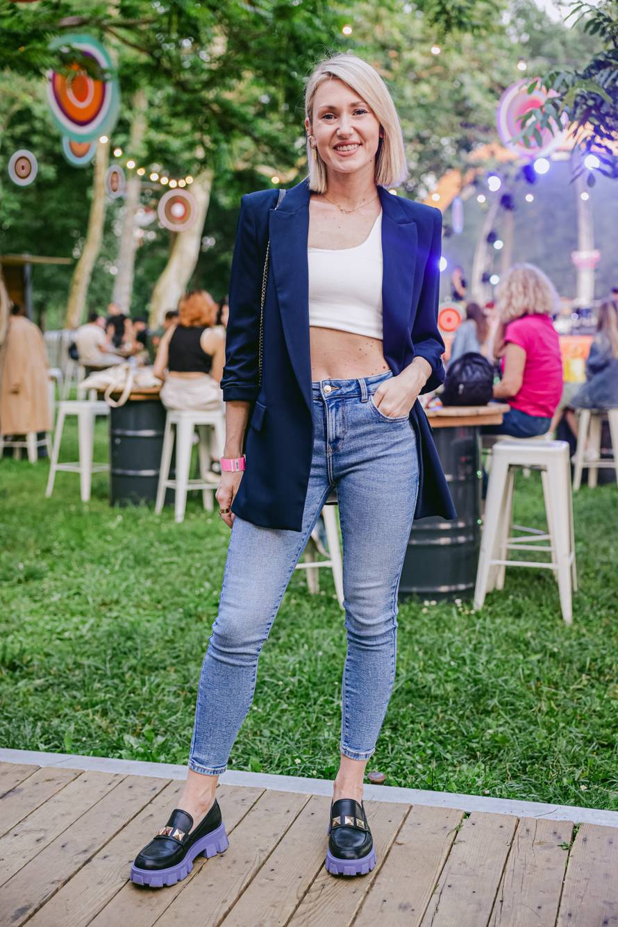 A gdje je nestala Mia? Držali su se za ruke, a sad je Filip Vidović stigao sam na popularni festival