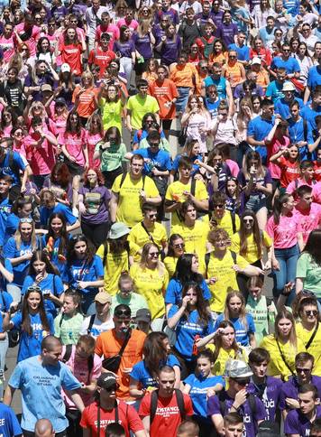 Zagreb: Maturanti u koloni kroz grad odlaze prema Bundeku 