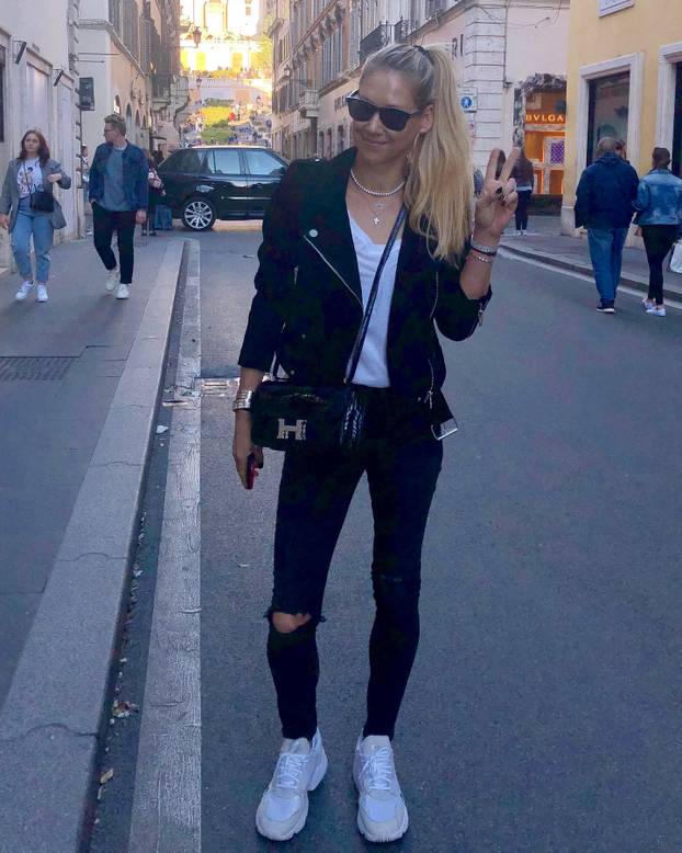 FOTO Bivša tenisačica proslavila 44. rođendan pa je šokantno zatrudnjela! Čeka četvrto dijete