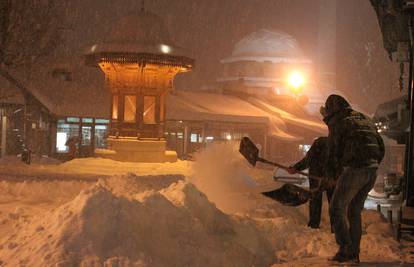 Zbog hladnoće u Sarajevu pet ljudi umrlo, palo 43 cm snijega