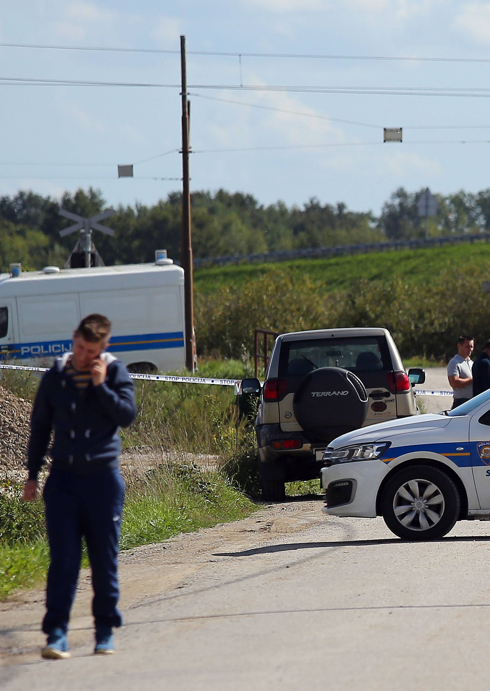 Vlak je naletio na auto pokraj Vrbovca: Dvoje ljudi poginulo