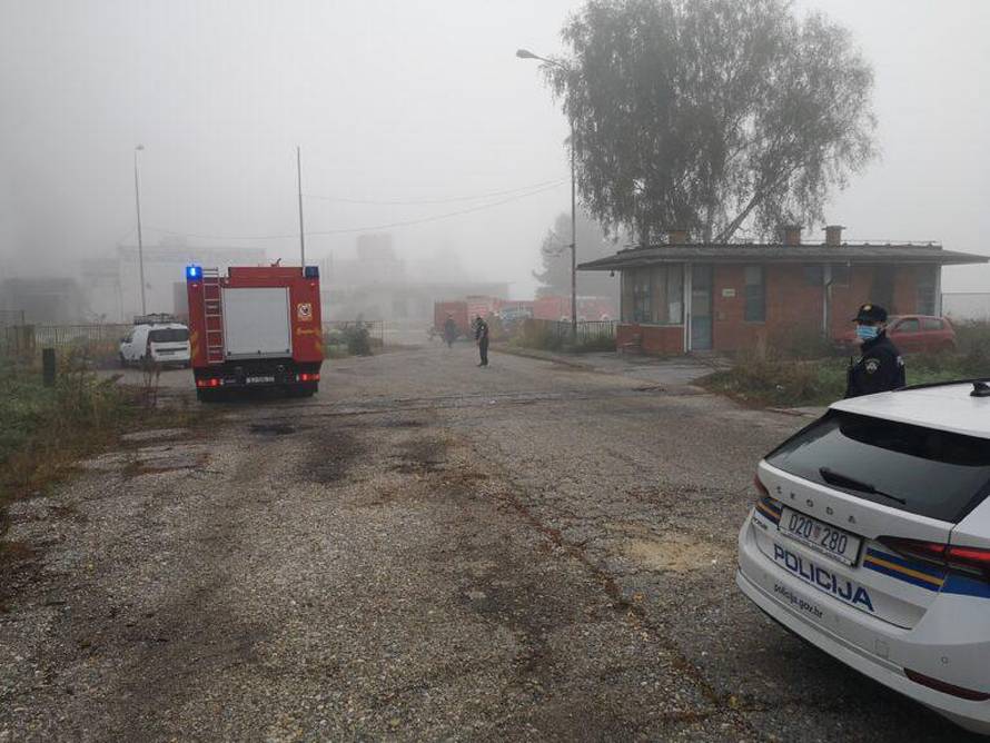 Bjelovar: U požaru zapuštenog pogona ozlijeđeno dvoje, građane iznenadila detonacija