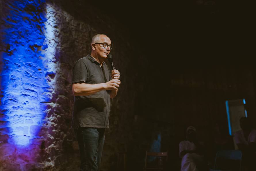 Stiže 'Tjedeljnik': Novi post-YU satirični projekt Pedje Bajovića