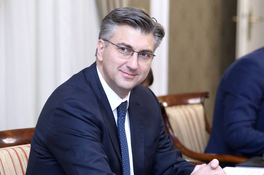 Zagreb: Vlada raspravljala o Interpelaciji o radu Vlade u postupku nabave borbenih aviona